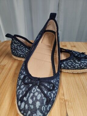 Kelly & Katie Navy and Light Blue Patterned Espadrille Flats - Size 9